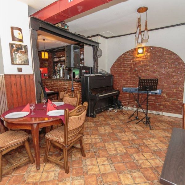 Image: photo-galleries/paul-select-interior-pupitru.jpg